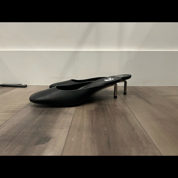 Off-white pumps with leather heel - Picture 5 of 5